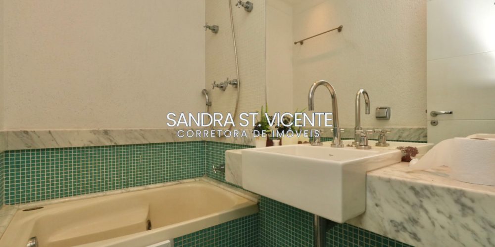 012-afee07ea-ab07-4056-a1d4-3f817cfa2b3b