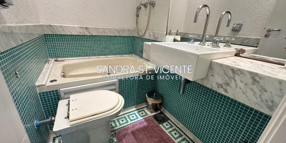 013-d68172a0-7c5e-418a-8432-afd59297a09a